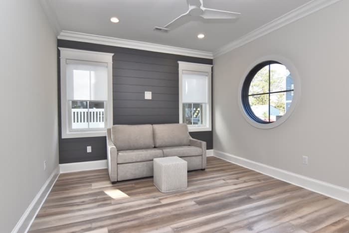 Beach Avenue, photo 9