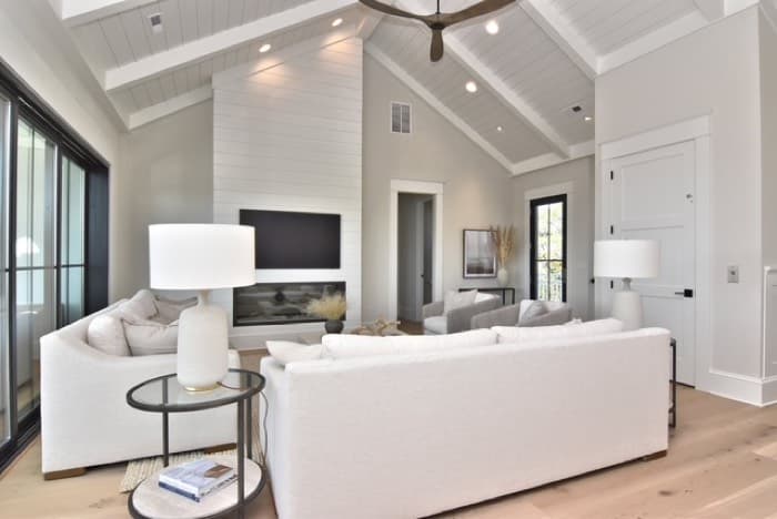 Beach Avenue, photo 1